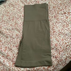 SEAMLESS BUTT LIFTING SHORTS